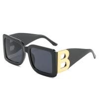 ราคา Women Fashion Style Big Frame Square Vintage Sunglasses Retro Aesthetic Sun Shades Glasses for Women Men Eyewear (12179711270)
