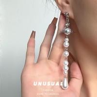 ราคา Vivienne Westwood Saturn ต่างหูมุกพู่ไม่สมมาตรสำหรับผู้หญิงสไตล์ยุโรปและอเมริกา (19349234183)