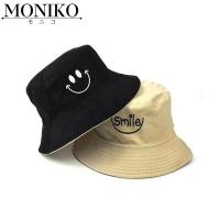 ราคา MONIKO หมวกบักเก็ต ปักลายหน้ายิ้ม ป้องกันแดด หมวก บั กเก็ต 2 ด้าน พร้อมส่ง (18507668672)