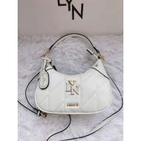 ราคา พร้อมส่งกระเป๋าทรง HOBO LYN AMOUR คอลเลคชั่นใหม่ล่าสุด พร้อมหูจับเเเละสายสะพาย (20499293942)