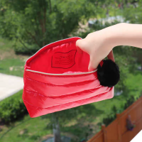 ราคา พร้อมส่ง กระเป๋าEstee Lauder กระเป๋าใส่เครื่องสำอางบุใย สังเคราะห์ นุ่มๆ กระเป๋าอเนกประสงค์ (20583511473)