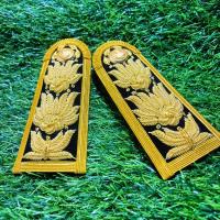 ราคา อินทรธนูชุดพิธีการ ชุดปกติขาว สำหรับข้าราชการในระดับเชี่ยวชาญ C9 (19464078739)