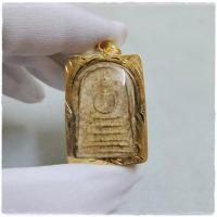 ราคา สมเด็จบางขุนพรหม พิมพ์เส้นดายใหญ่ นิยมเป็นอย่างมาก งานเลี่ยมกรอบทองไมคร่อนสวยงาม (17504142695)