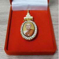ราคา เข็มกลัดล้อมเพชรสมเด็จพระสังฆราช ทรงนิยม พร้อมกล่อง (19356145165)