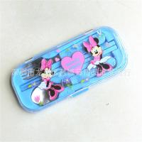 ราคา พร้อมส่ง ชุดช้อนส้อมเด็กพกพาพร้อมกล่อง ช้อนส้อมตะเกียบพร้อมกล่อง ช้อนส้อมเด็ก สำหรับเด็ก สแตนเลส พร้อมกล่อง 3ชิ้น ช้อนส้อมลายการ์ตูนน่ารักๆ (20395955818)