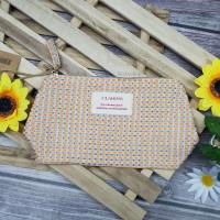 ราคา กระเป๋า Clarins Eco conscious pouch made from recycled materials มีให้เลือก 3สีจ้า (18926952507)