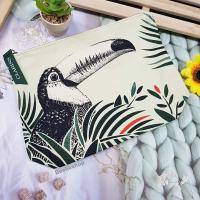 ราคา กระเป๋า Clarins The Toco Toucan กระเป๋า ลายนกรักษ์โลก ใบกลาง สีเขียวอ่อนพาสเทล (16232964043)