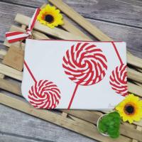 ราคา กระเป๋า CLARINS christmas large pouch ลายอมยิ้ม (19097669354)