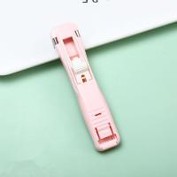 ราคา M588 ที่เย็บกระดาษ เครื่องเย็บกระดาษ พลาสติก แบบกดที่หนีบกระดาษ แม็กเย็บกระดาษ เข้าเล่มหนังสือ สำหรับหนีบกระดาษ ซีลถุงขนม สำนักงาน (18603091198)