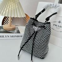 ราคา Prada ดั้งเดิมกระเป๋าทรงถังเต็มไปด้วยเพชรหรูกระเป๋าใสแบบคริสตัลไนท์คลับปาร์ตี้ควีน Handbag20 15ซม (19066849441)