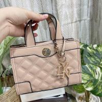 ราคา sale กระเป๋าสะพาย lyn บุหนังพร้อมสายโซ่ ใบเล็กกระทัดรัดใช้ง่าย (19825817091)