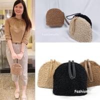 ราคา ส่งเร็วพิเศษ กระเป๋าสะพายข้างออกงาน ดำ ครีม น้ำตาล สายโซ่ ถอดได้ กระเป๋าคล้องมือ กระเป๋าใบเล็ก กระเป๋าขนเฟอร์ กระเป๋าออกงานราตรี (2940002791)