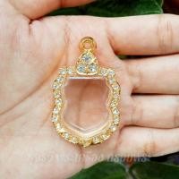 ราคา กรอบพระชุบทองฝังเพชร ทรงเสมา กว้าง2 4 สูง2 9cm ขนาดจอกระจก มีห่วงและยางรองแถมให้ (17227013427)