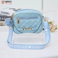 ราคา YNG กระเป๋าสะพายข้างทรงหมอน คาดเหล็กทอง สายสปอร์ตสีพาสเทล รุ่นQ012 (20615606538)