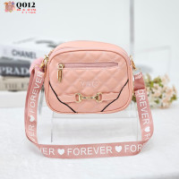 ราคา YNG กระเป๋าสะพายข้างทรงหมอน คาดเหล็กทอง สายสปอร์ตสีพาสเทล รุ่นQ012 (20615606537)