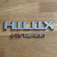ราคา โลโก้ HILUX VN TURBO VIGO ตัวหนังสือข้างประตู จำนวน 2 ชิ้น (17339891265)