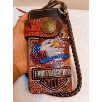 ราคา กระเป๋าตัง กระเป๋าตังผู้ชาย หนังแท้ แนววินเทจ เป็นกระเป๋าตังใบยาวลวดลาย ฟรีสายหนังแท้ให้ 1 เส้น พร้อมส่ง (13479757981)