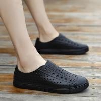 ราคา COD SDFGERGRTY Fast shipping wnc native summer new broken shoes mens Baotou sandals wading beach hollow shoes breathable non slip waterproof Korean rainy day shoes lazy shoes (20130333218)