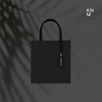 ราคา กระเป๋าสะพายข้าง ผ้าร่มกันละอองน้ำ น้ำหนักเบาสบาย สะพายไหล่ ขนาดกลาง ใส่ของ สกรีนชื่อ TOTE BAG KIDNAP ME (20318878760)