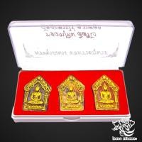 ราคา T001 ชุดรวม 3 องค์ พระขุนแผน ขุนแผน ขุนแผนเสน่ห์ หลวงปู่ทิม อิสริโก ผงพรายกุมาร หลวงปู่ทิมวัดละหารไร่ จ ระยอง ขนาด 3 0X4 0 ซม พร้อมกล่อง (16550591551)