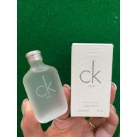 ราคา CK one EDT 15 ml กลิ่นหอมกระตุ้นทำให้รู้สึกแจ่มใสขึ้นมาทันทีที่ได้กลิ่นนี้ ด้วยการสกัดกลิ่นจากส้ม มะนาวผสมผสานกับดอกจัสมิน กุหลาบและพืชที่มีกลิ่นหอม กลิ่นนี้ให้ความรู้สึกเป็น healthy sport image อะไรป