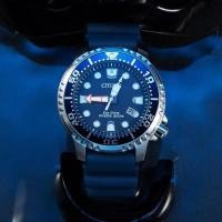 ราคา สต็อกพร้อม Citizen Light Series Swiss Watch นาฬิกาสวิสพรีเมี่ยมนาฬิกาข้อมือผู้ชายธุรกิจ 44mm หน้าปัสีดำสีฟ้า ลกีฬาสายยาง นาฬิกากันน้ำ ของขวัญให้แฟน (20651994290)