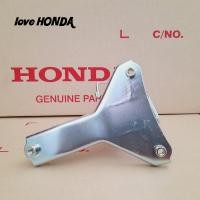 ราคา เหล็กยึดฝาปิดแตร เหล็กจับตะกร้าหน้า ขาจับตะกร้า ดิสเบรค แท้ศูนย์ เวฟ110 i ตัวแรก ปี2009 (15910387789)