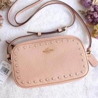 ราคา กระเป๋าสะพาย COACH แท้ หนังแท้ หนังนิ่มสวย ประดับหมุด ช่องซิป 2 ช่อง ใส่โทรศัพท์ได้ สายหนังแท้ ปรับความยาวสายได้ COACH 24399 CROSSBODY POUCH WITH LACQUER RIVETS (536288959)