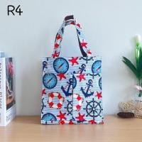 ราคา กระเป๋าผ้าเคลือบกันน้ำ กระเป๋าเคลือบพลาสติก รุ่น R ใส่กล่องข้าว หรือของใช้ส่วนตัวหิ้วไปนอกบ้านได้ (17829608438)