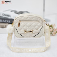 ราคา YNG กระเป๋าสะพายข้างทรงหมอน คาดเหล็กทอง สายสปอร์ตสีพาสเทล รุ่นQ012 (20615606542)