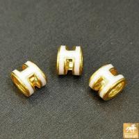 ราคา จี้ ชาร์ม ตัวเฮช ทองคำแท้ 99 99 น้ำหนัก 0 15 กรัม กว้าง ชุดแต่งปี่เซี๊ยะ งานฮ่องกง มีใบรับประกันทองแท้ ส่งจากร้านทอง (7748506803)