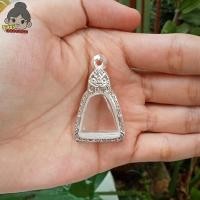 ราคา กรอบพระ กรอบพระเงินผสม จอบใหญ่ กว้าง2 0 สูง2 4ซม ขนาดจอกระจก (19427638575)