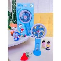 ราคา พัดลมโดเรม่อนแบบพกพา มีสายคล้องคอ มาพร้อมแท่นวางโทรศัพท์ จะชาร์จไฟหรือใช้ถ่านก็ได้ เริ่ดมาก 2 in 1 (15607306598)