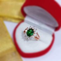 ราคา แหวนหัวพลอยสีเขียวเพชรล้อม (19483840984)