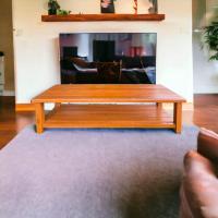 ราคา Sukthongแพร่ ชั้นวางทีวีไม้สัก 45x145สูง35ซม ชั้นวางของ2ชั้น โต๊ะวางทีวีไม้สัก โต๊ะวางทีวีเตี้ย รุ่นปกยื่น งานไม้ดิบ สีสักน้ำตาลส้มเงา (20569511038)