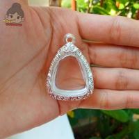 ราคา กรอบพระปิดตา กรอบพระเงินผสม ปิดตา กว้าง2 3 สูง2 7ซม ขนาดจอกระจก (17911570955)