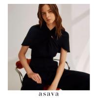 ราคา asava ss23 Asava Draped Cape Blouse เสื้อผู้หญิง แขนเคป แต่งเดรปด้านหน้า แต่งกระดุมคอ ซิปหลัง (20057452035)