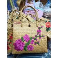 ราคา ใหม่ กระเป๋ากระจูดสานทรงจีบข้าง ขนาดกลาง 10 11 นิ้ว ตกแต่งลายดอกกุหลาบและดอกโบตั๋น สวยเด่นเป็นสง่า (20115423401)