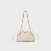 ราคา CHARLES and KEITH CK2 20781965 Soft Chain Portable Shoulder Bucket Bag Female (17466993941)