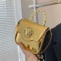 ราคา HOT Versace กระเป๋าแฟชั่นใหม่ยอดนิยมหนึ่งกระเป๋าสะพายอเนกประสงค์สไตล์เกาหลีพื้นผิวสดใสหนังสิทธิบัตรกระเป๋าสี่เหลี่ยมเล็กกระเป๋าเงินปีนี้ (19841764715)