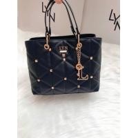 ราคา Lyn outlet กระเป๋าถือมีสายสะพายข้าง คลอใหม่ล่าสุด (11210629550)