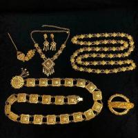 ราคา Vintage Jewelry เครื่องประดับชุดไทยสร้อยชุด ปิ่น เข็มขัด กำไล สร้อย สังวาลย์ เพชรสีขาว (1467250431)