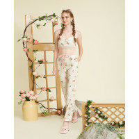 ราคา Wila Rosy Pants กางเกงขาม้าผ้ายืด พิมพ์ลาย Wila logo และดอกกุหลาบสไตล์สปอร์ตแต่วินเทจ ในโทนสีครีม ชมพู (18817144950)