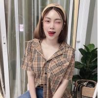 ราคา BURBERRY เสื้อคอปกกระดุมหน้าลาย BURRBERRY ทรงสวย เรียบๆเนื้อดี เกรดพรีเมี่ยมสุดๆผ้าเบาใส่สบายลุคซ์นี้เรียบหรูดูแพงมากๆสาวๆใส่เที่ยวได้ และใส่ทำงาน ดีมากกก งานเย็บอย่าง ดี (20385053444)