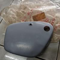 ราคา ฝากระเป๋า ข้างซ้าย แท้ใหม่ ญี่ปุ่น Honda C50 C65 C70 CM90 CM91 ถังแยก C100 C102 C105 (20030640213)