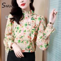 ราคา SNUG เสื้อผ้าเสื้อเชิ้ตผ้าไหมคอตั้งมีปกระบายสำหรับผู้หญิง2023ฤดูใบไม้ผลิและฤดูใบไม้ร่วงแขนพองใหม่เสื้อเชิ้ตลายดอกเก๋ไก๋และสวยงามสไตล์ฝรั่งเศส (20228000234)