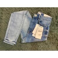 ราคา A022 กางเกงยีนส์stradivariusแท้ สีฟอกผ้านุ่มผ้าดีมากใส่ผอมสูง นางแบบบางรุ่นอาจเทียบเคียงเพื่อให้เห็นทรงใกล้เคียง (15557568420)