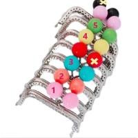 ราคา ปากกระเป๋าปิ๊กแป๊ก 8 5 ซม หัวมุกหลายสีตามรูป ค่ะ ตัวปากเป็นสีเงิน ขายปากกระเป๋าไม่ได้ขายกระเป๋าสำเร็จรูปนะคะ (19707834121)