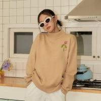 ราคา lookbooklookbook hug me sweater beige bouquet เสื้อเสวตเตอร์ สีเบจ ปักลายดอกไม้ (20860898258)