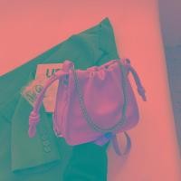 ราคา กระเป๋าใบเล็กสายโซ่แฟชั่นสไตล์เกาหลีแมทช์ลุคง่ายสำหรับผู้หญิงกระเป๋าทรงสี่เหลี่ยมใบเล็กลายเมฆจับจีบแบบใหม่กระเป๋าสะพายข้างนิชแบรนด์สำหรับฤดูใบไม้ร่วงและฤดูหนาว2023 (19828198619)